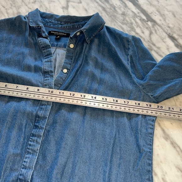 Banana Republic Denim Chambray Shirt Blue, Size Medium - Picture 5 of 6